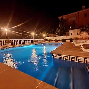 magnifica-villa-con-piscina-vicina-alle-spiagge.catalonia-hotels.com/