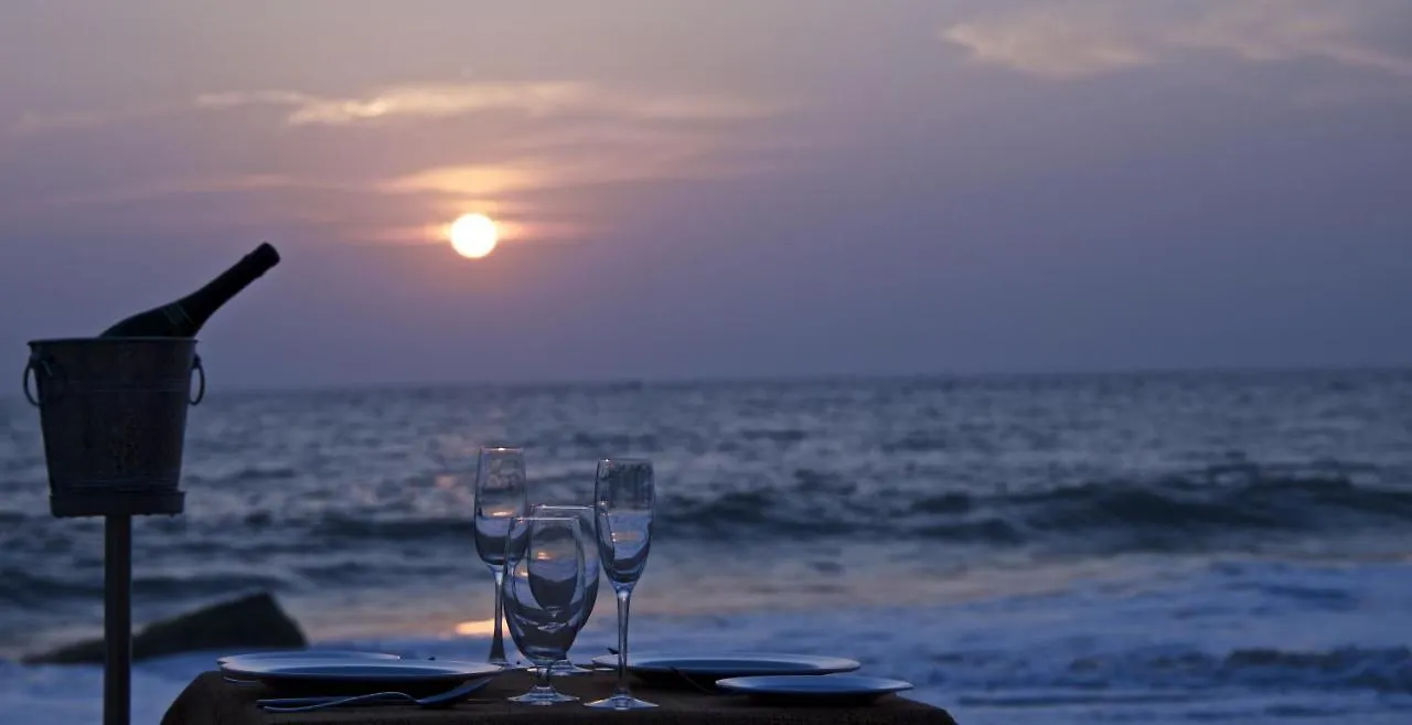 ***** Resort Niraamaya Wellness Retreats, Surya Samudra, Kovalam Indien